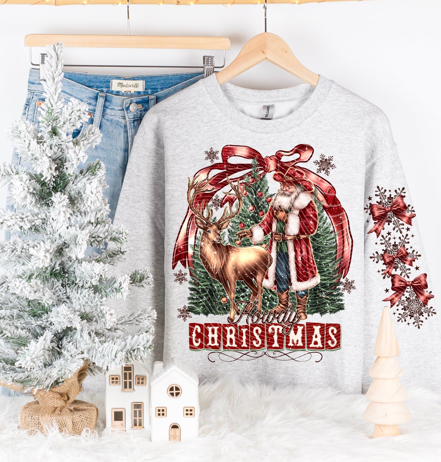 HOWDY CHRISTMAS SWEATSHIRT W/ SLEEVE PRINT