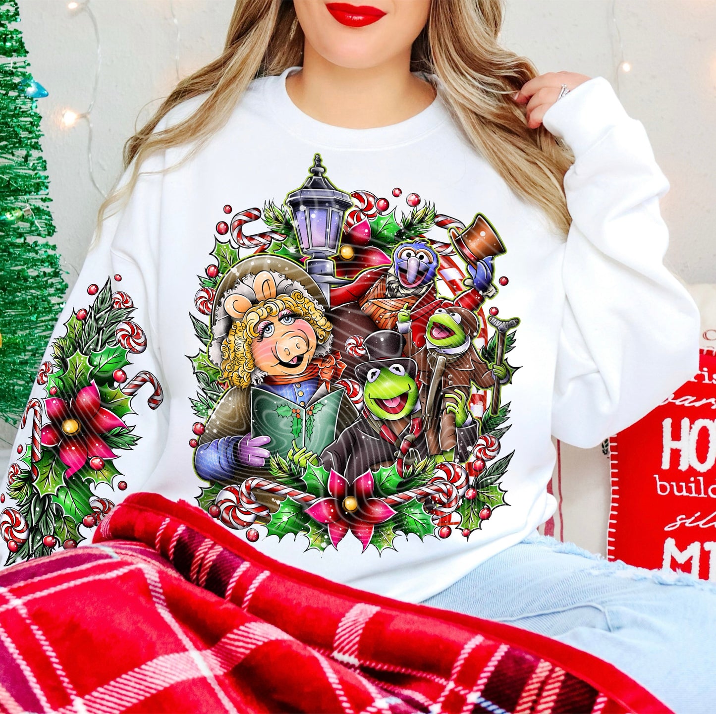 MUPP HOLIDAY SWEATSHIRT W/ SLEEVE PRINT